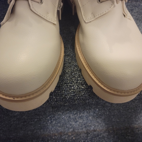 🍁🍂FALL MUST HAVE 🍂🍁Ivory Cream Bling Lug Sole Booties. Sz. 10M - Picture 6 of 10